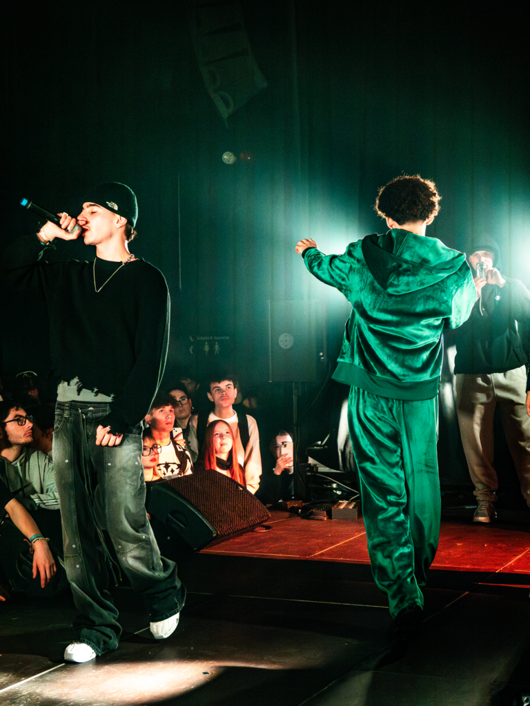 Photographie du rappeur Matek et Poupy prise lors du Unik Fest à Vannes le 9 décembre 2023, par Maxime Le Pajolec